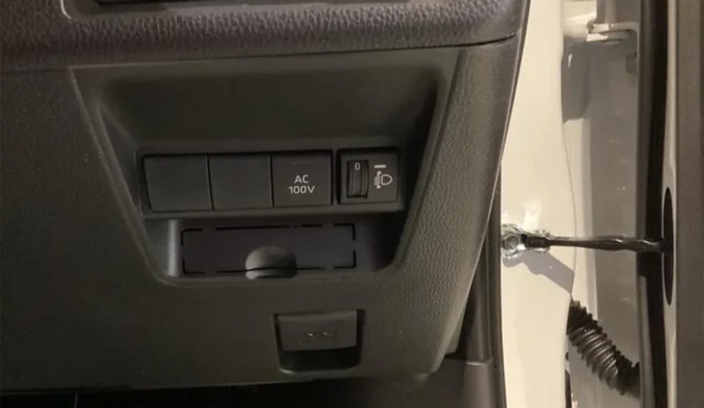 TOYOTA AQUA Z – 2025